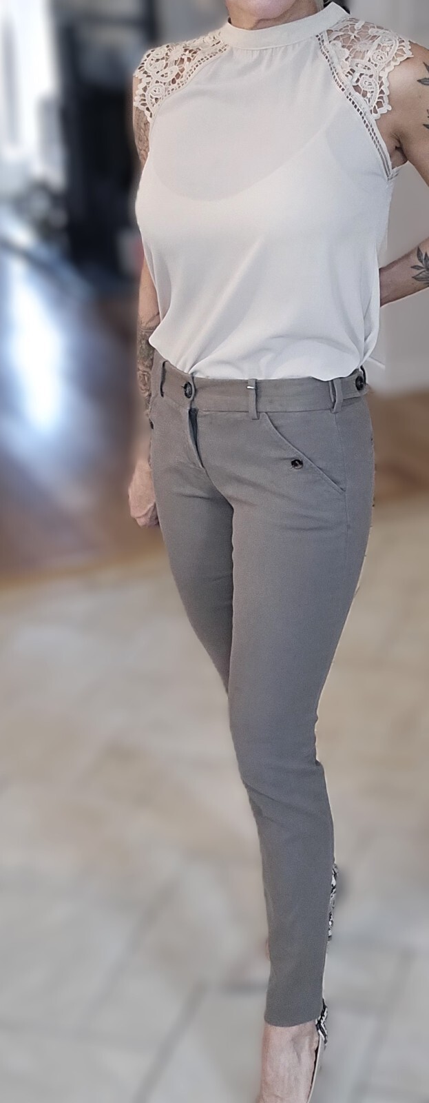 Massimo Dutti Women's Pants Size 6 - Khaki, Cuffed Hems, Casual Elegance