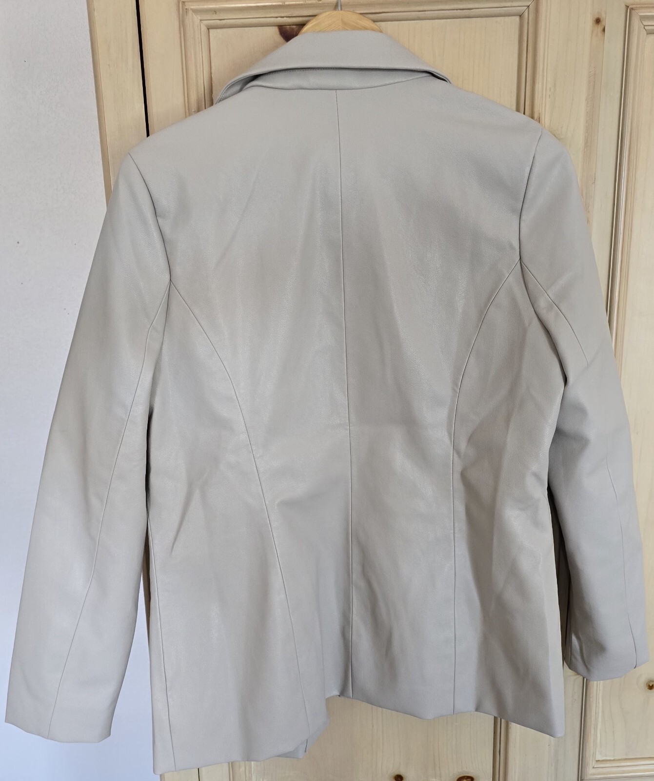 Le Lis Women’s Vegan Leather Blazer, Cream, Size M – Style Meets Sophistication