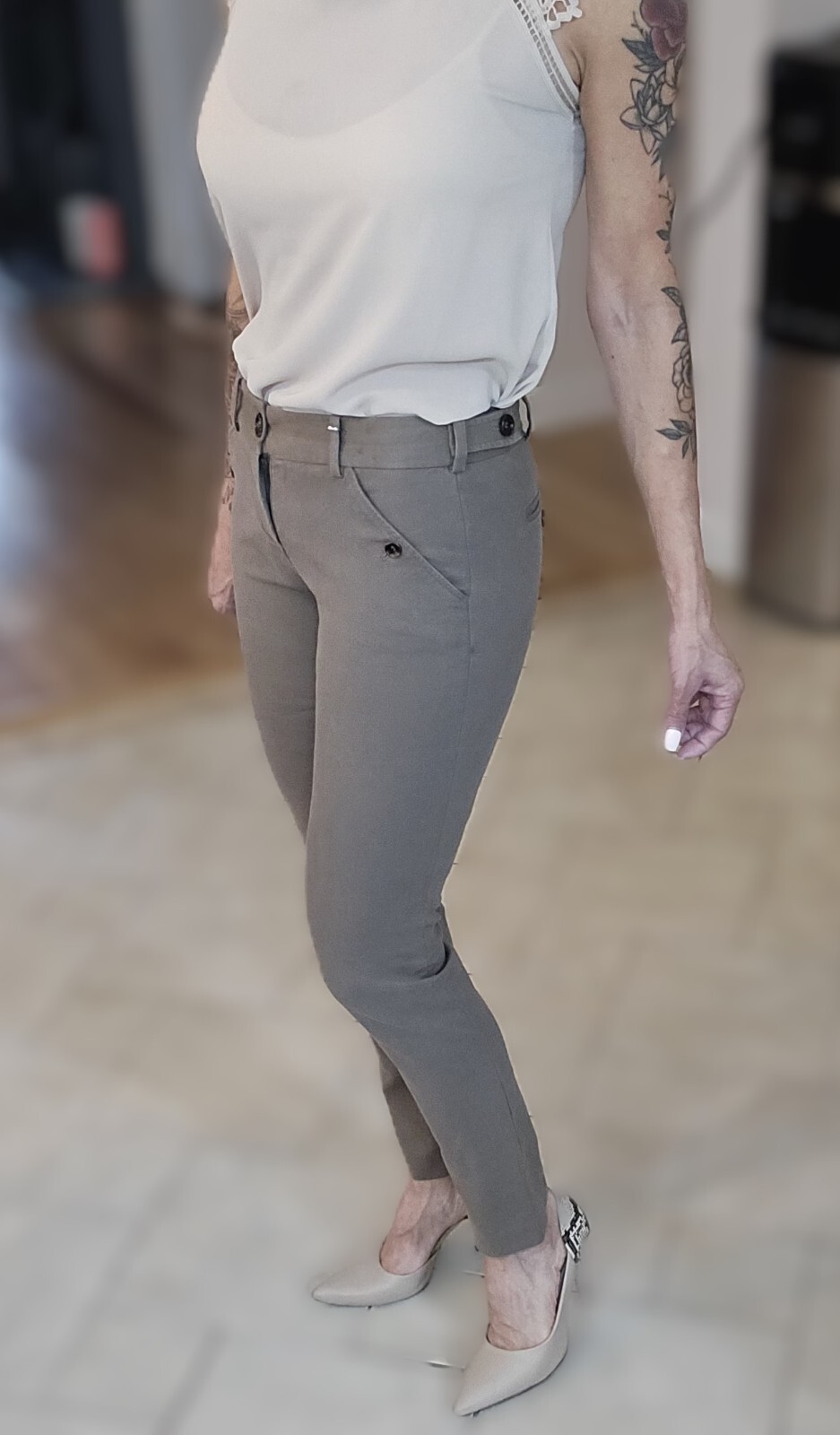 Massimo Dutti Women's Pants Size 6 - Khaki, Cuffed Hems, Casual Elegance