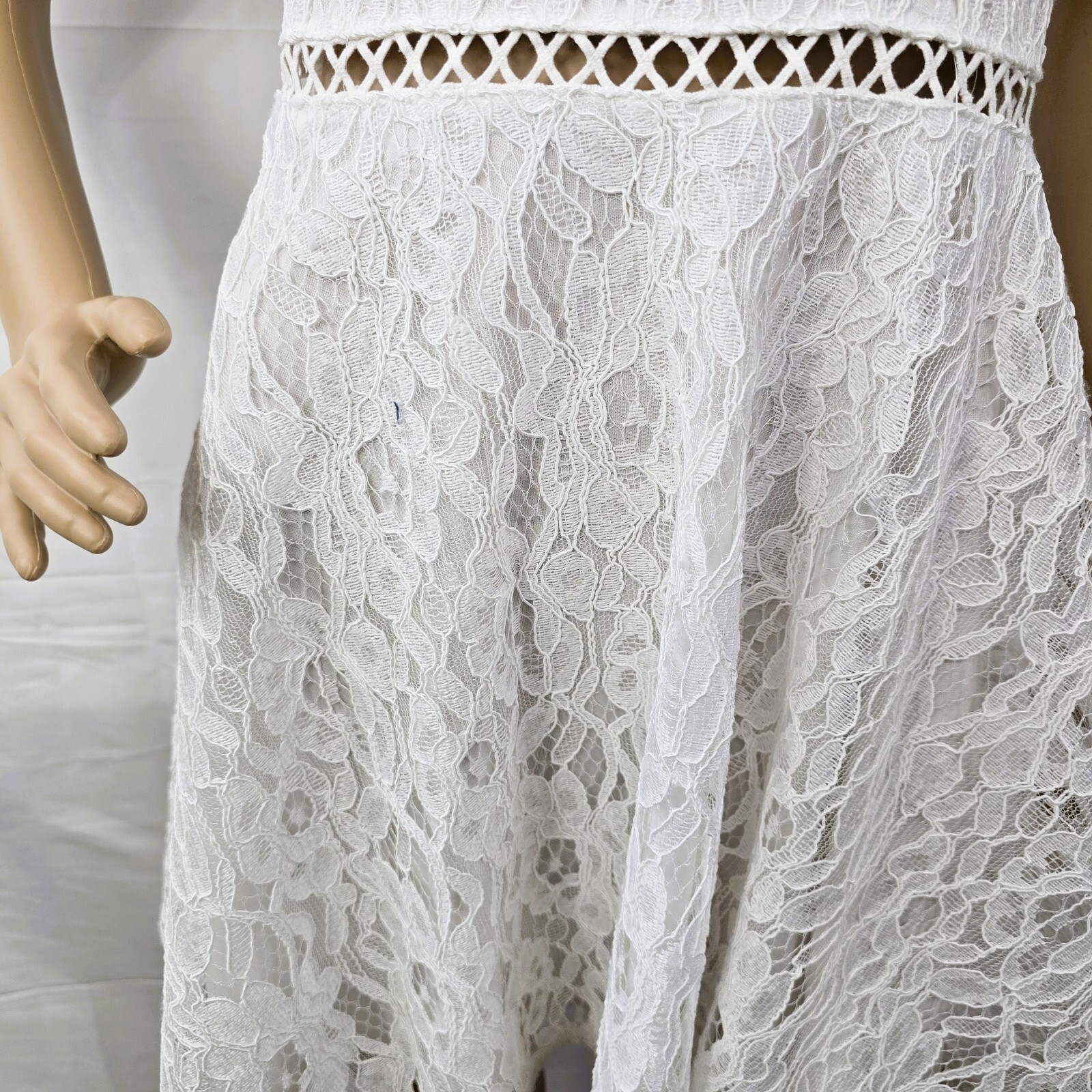 Francesca’s Trixxi White Lace Mini Dress M – Sleeveless Summer Party Look